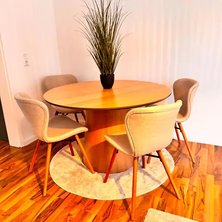 Apartment New In Buckau - Waschmaschine, Smart-tv, Neues Badezimmer *