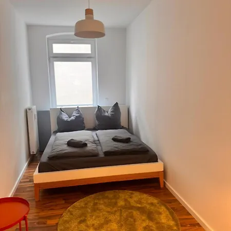 New In Buckau - Waschmaschine, Smart-tv, Neues Badezimmer *