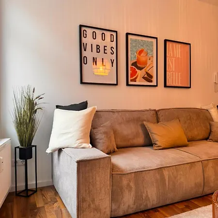 Apartment New In Buckau - Waschmaschine, Smart-tv, Neues Badezimmer