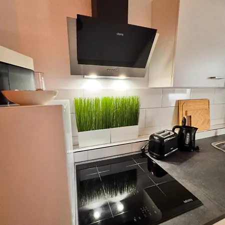 New In Buckau - Waschmaschine, Smart-tv, Neues Badezimmer * マクデブルク