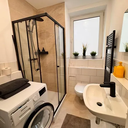 Apartment New In Buckau - Waschmaschine, Smart-tv, Neues Badezimmer