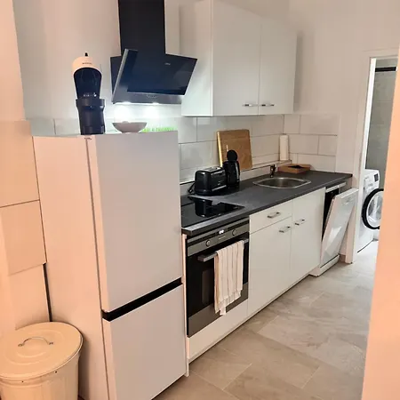 New In Buckau - Waschmaschine, Smart-tv, Neues Badezimmer アパート *